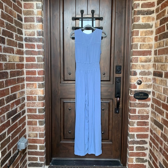 ✨ Brand 🆕 Tie Front V-Neck Smocked Back Jumpsuit - Picture 4 of 8